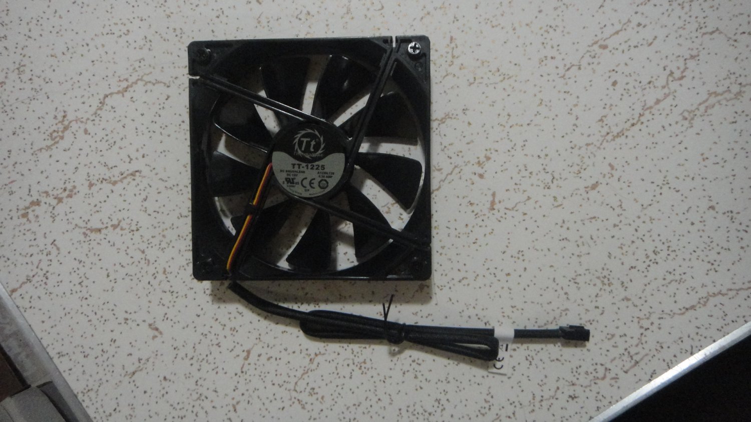 Thermaltake Versa H21 Atx Mid Tower Computer Case parts, 120mm fan NEW.