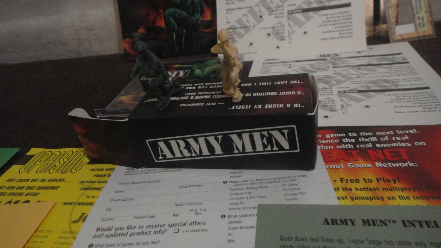 Army Men - in RARE Big Retail Box, w/2 Army guys. Good Cond. LOOK!!