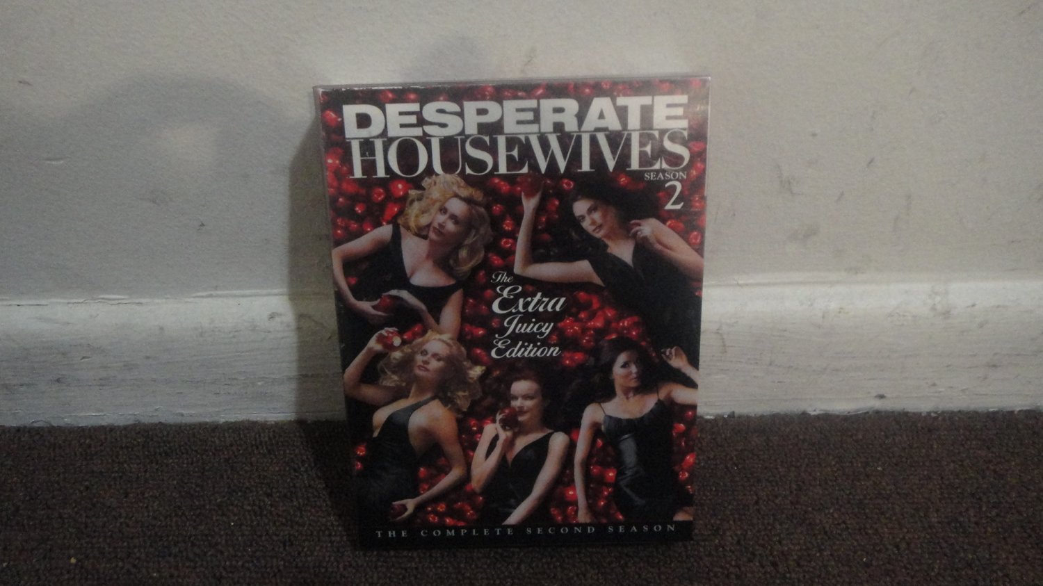 Desperate HouseWives - TV show The Complete 2nd Season used & Nice...LooK!