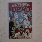 The Walking Dead Volume 1: Days Gone Bye, by Robert Kirkman: USED. LooK!