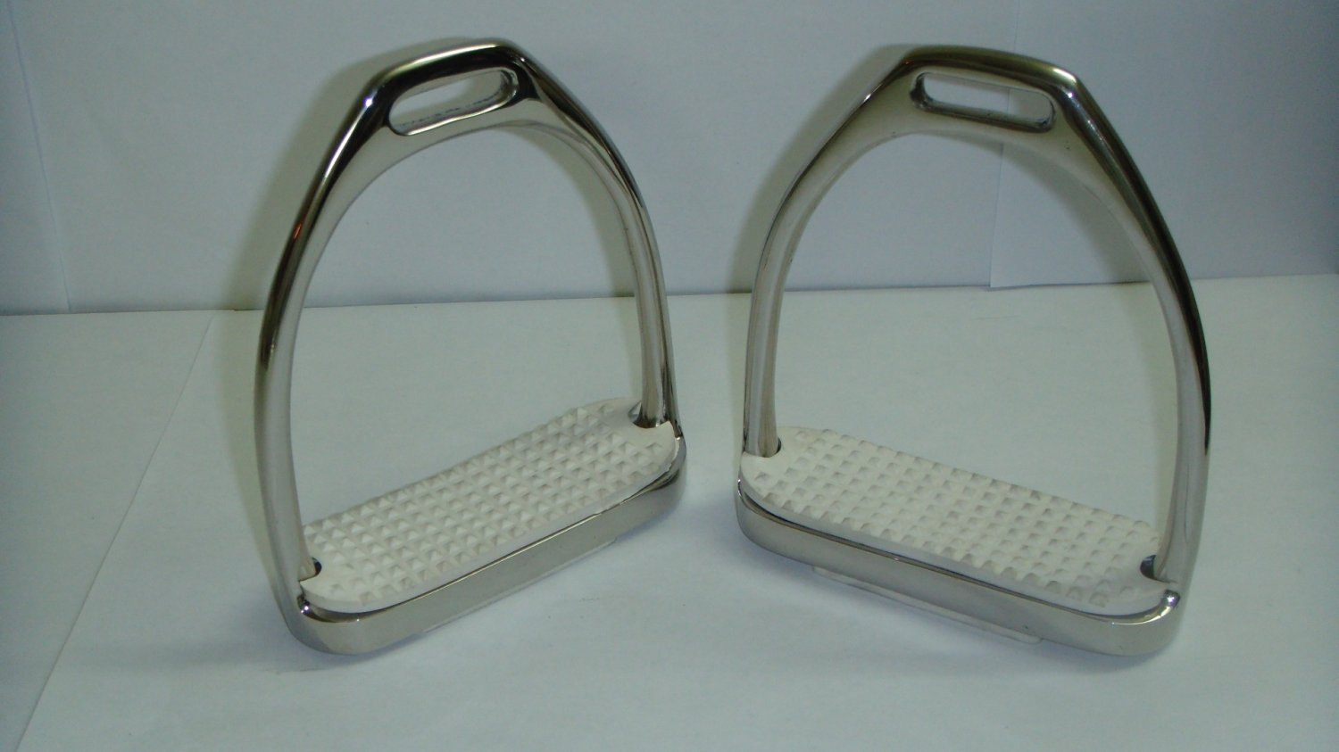 Fillis Stirrup Irons Pair White Rubber Pad 4 3/4" Inch Stainless Steel NEW