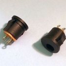 PLUGZ2GO 2.5MM X 5.5MM PUSHFIT PANEL MOUNT DC PLUG SOCKET - NO SECURING NUT