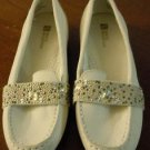 White Mountain leather suede off white slip on loafers moccassins flat shoes 6.5
