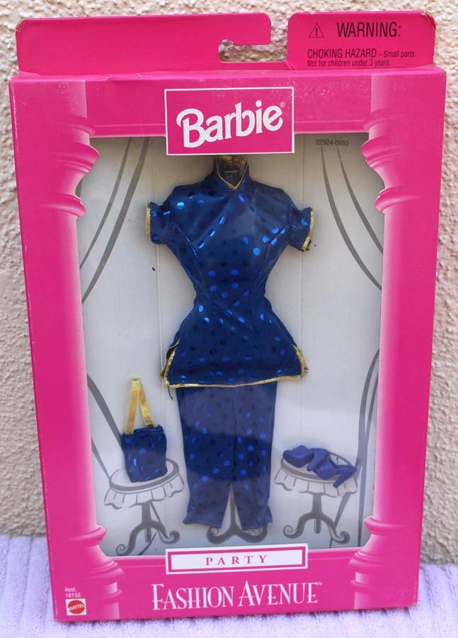Barbie Mattel – Kimono Noir Brodé – Poupée Collection – Élégance Japonaise