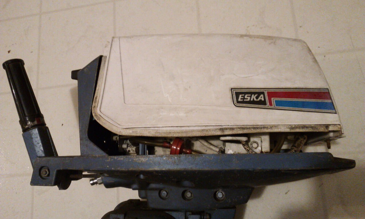Vintage ESKA 7.0 HP OUTBOARD MOTOR for parts or repair .local pickup only.