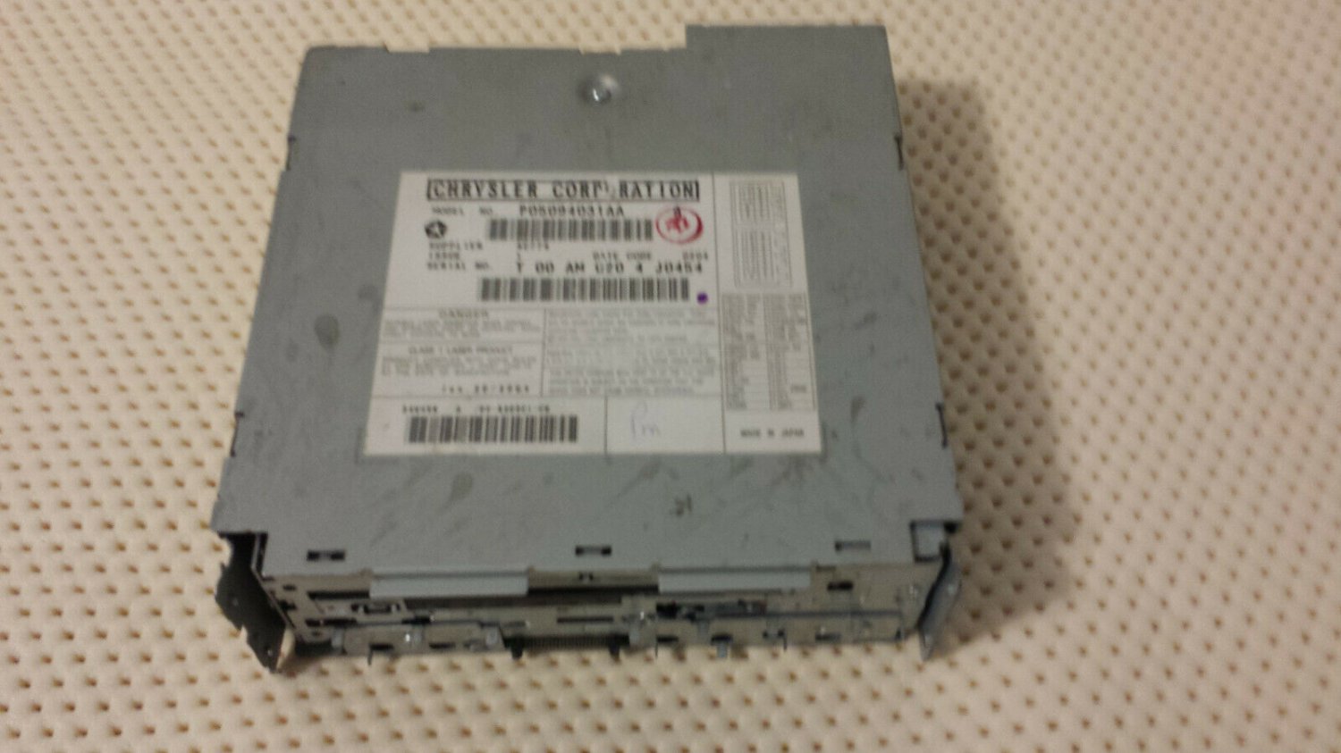 2004-2008 Chrysler Pacifica DVD CD Changer P05094031AA  FOR PARTS