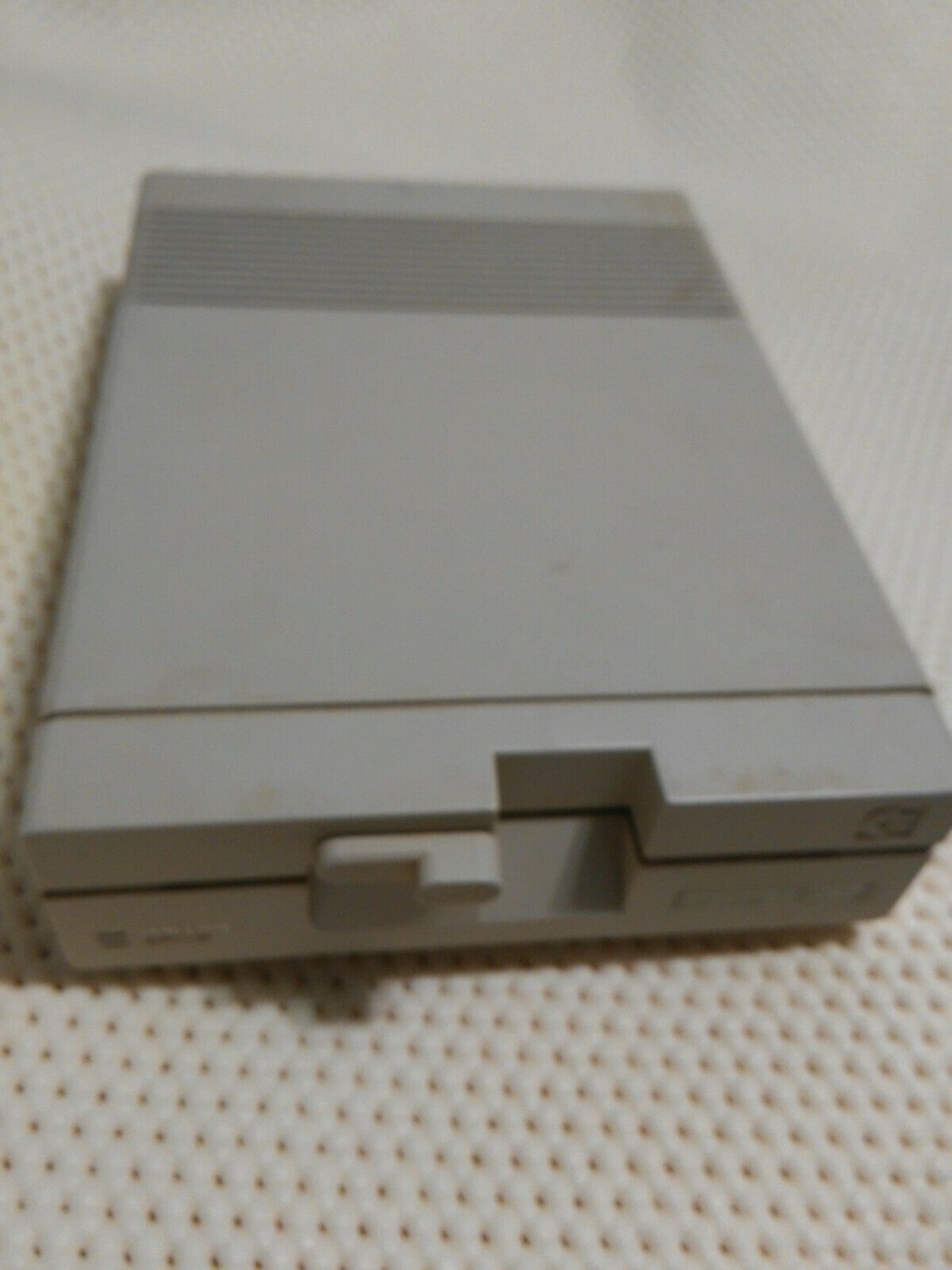 COMMODORE 1541-II FLOPPY DRIVE COMMODORE 64 - TESTED TO POWER ON.