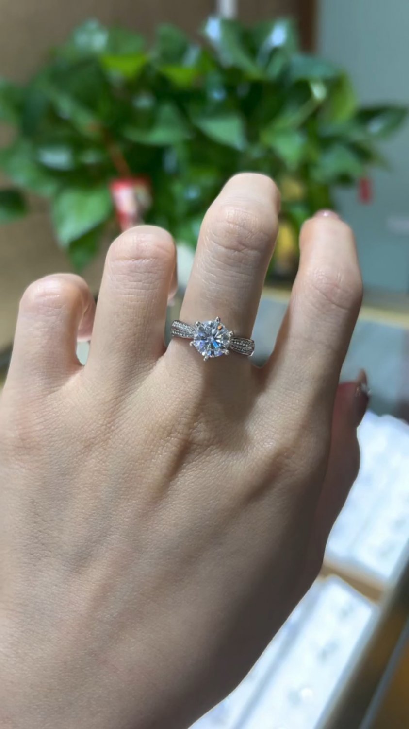 M06D Lab moissanite ring 2.0ct