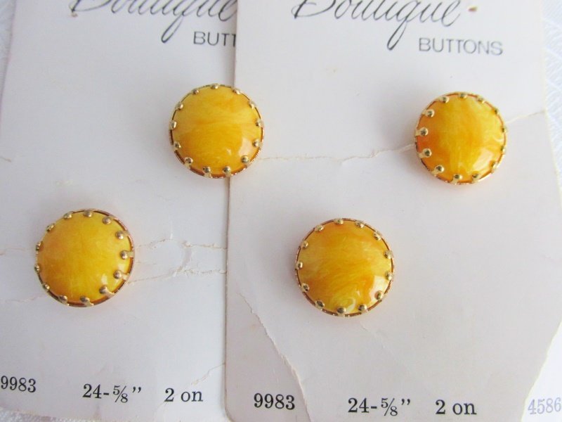 Mom's Estate 4 Vintage BOUTIQUE Yellow Glass 5/8" Buttons Shank Sz 24 Orig Card