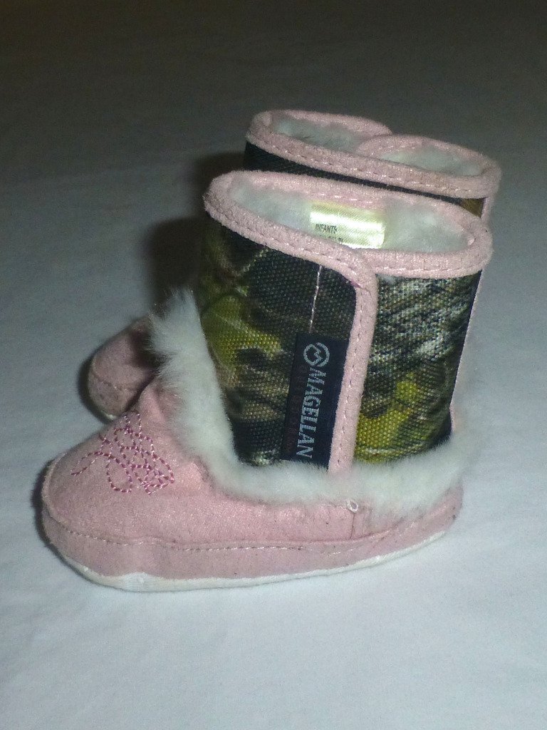 Magellan Baby Girls Camouflage Boots Crib Shoes Size Small 1-2 0-6 Months