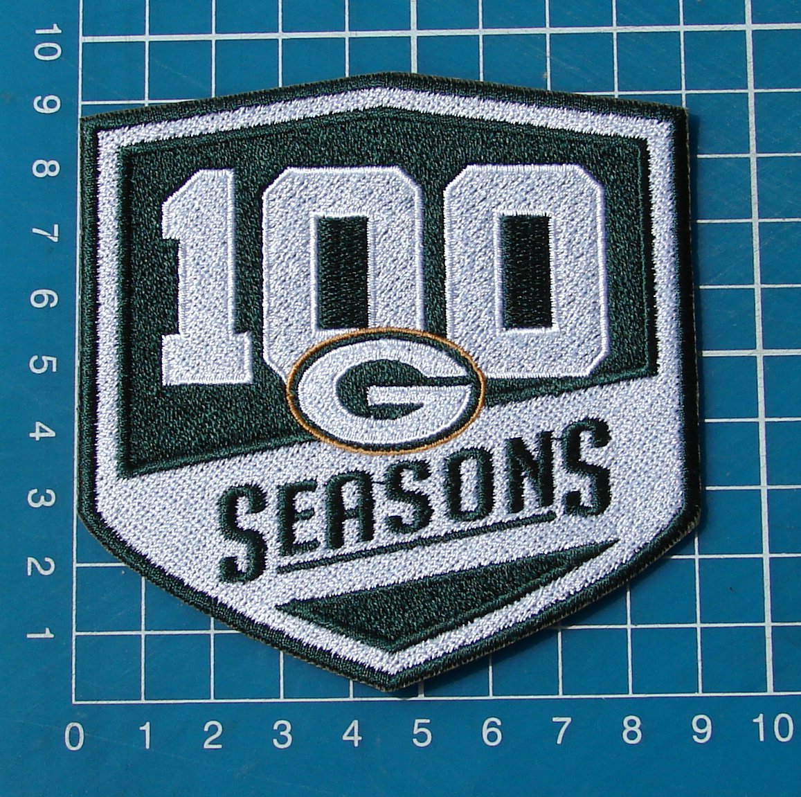 2018 GREEN BAY PACKERS 100 SEASONS COMMEMORATIVE PATCH FOOTBALL NFL