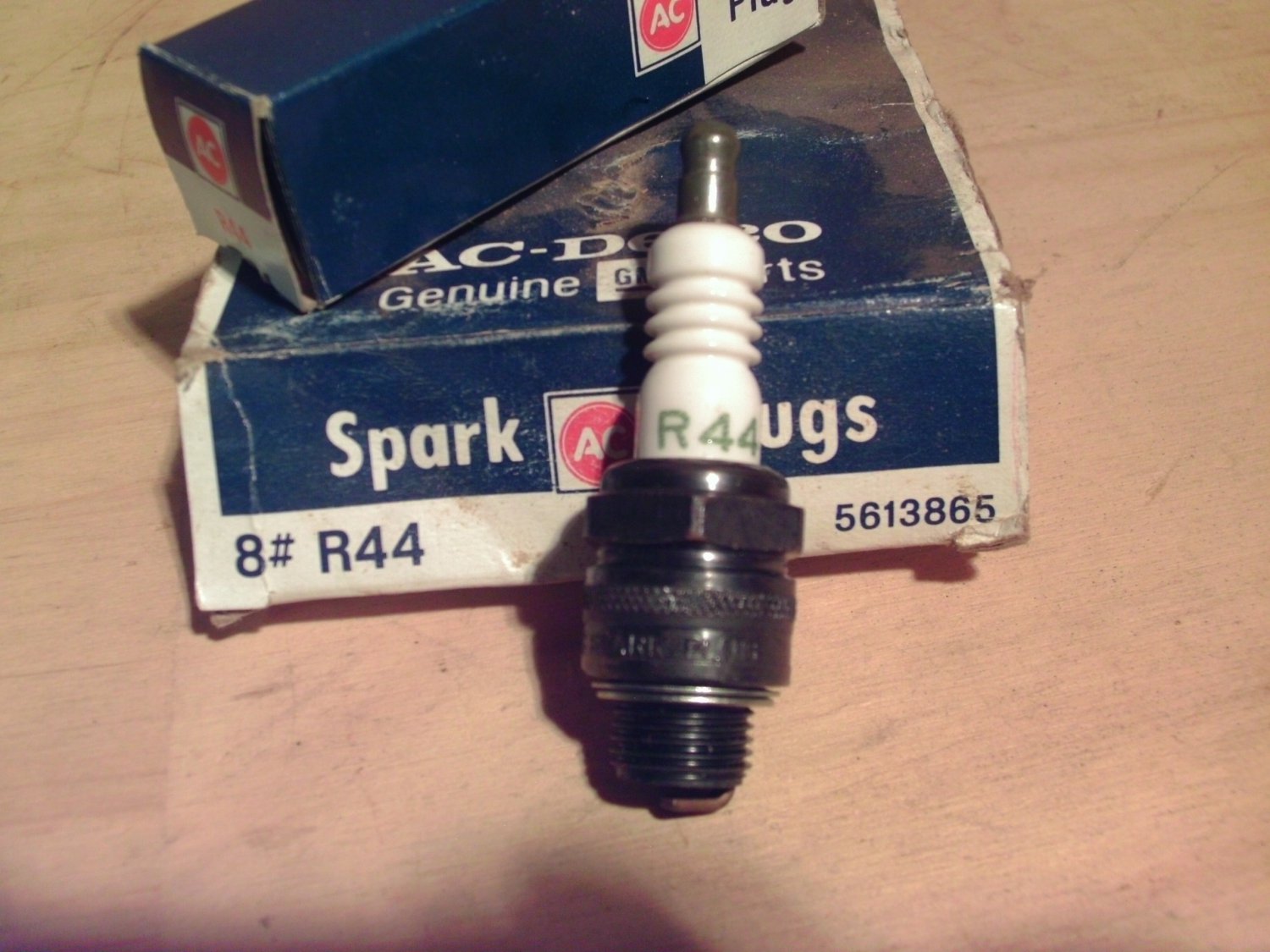 ACDelco R44 Original Equipment OE NOS Spark Plug General Motors GM