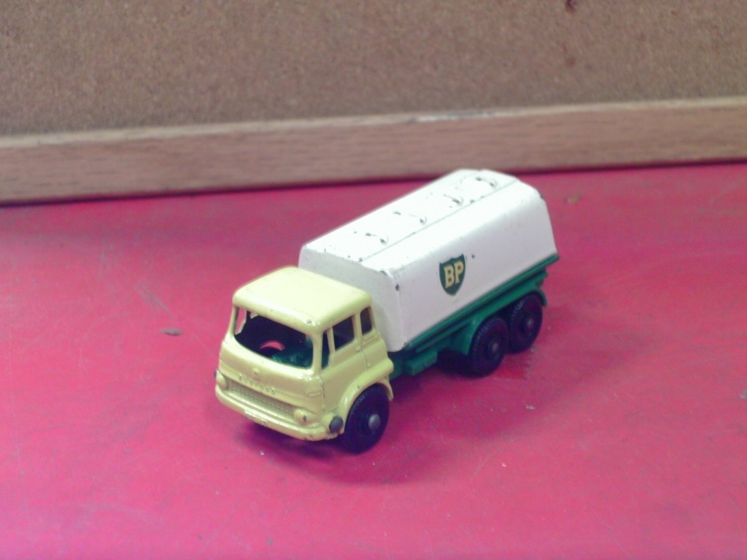 MATCHBOX TRANS. S/F NO.32-A LEYLAND TANKER RARE BLUE CAB WHITE TANK
