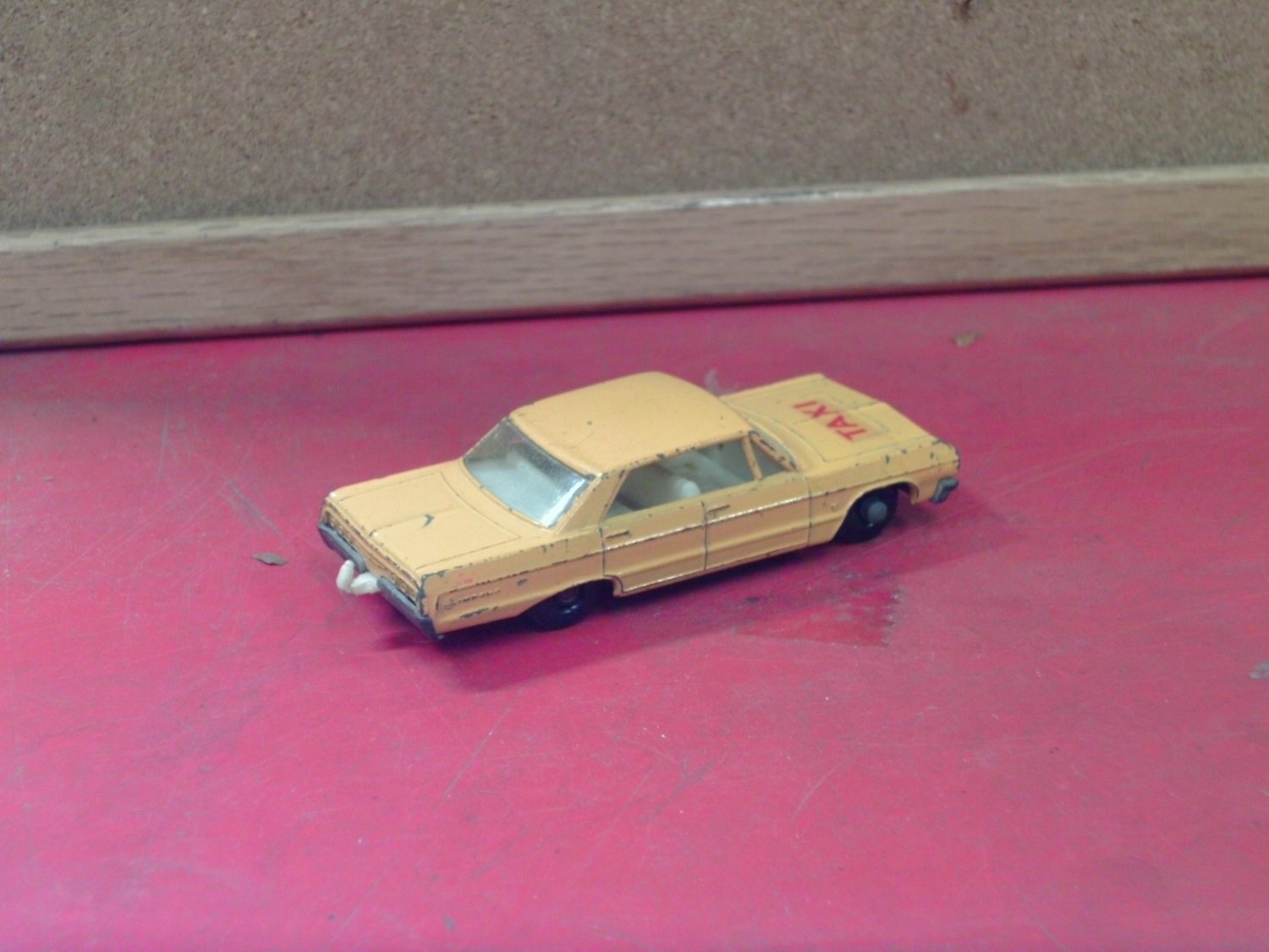 Matchbox Regular Wheels #20 Chevrolet Impala Taxi MB20C3-2 VG