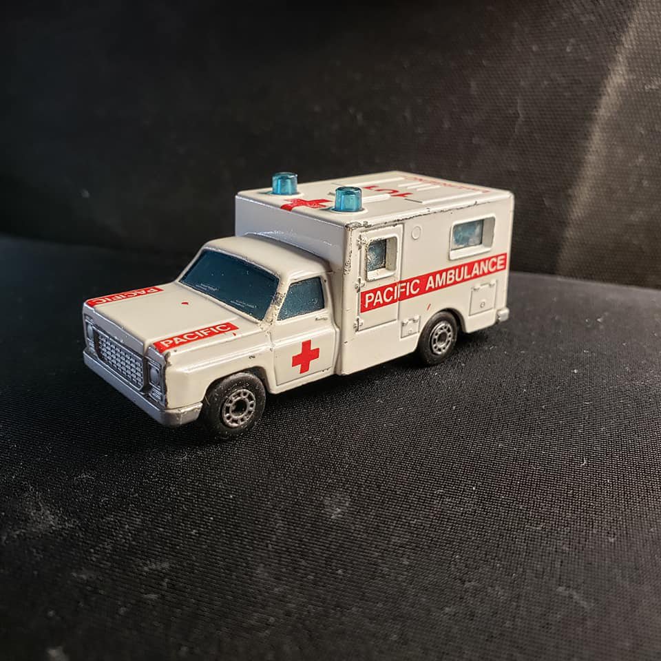 Matchbox Superfast Code Red Ambulance in White Loose  MB41-C17 72E