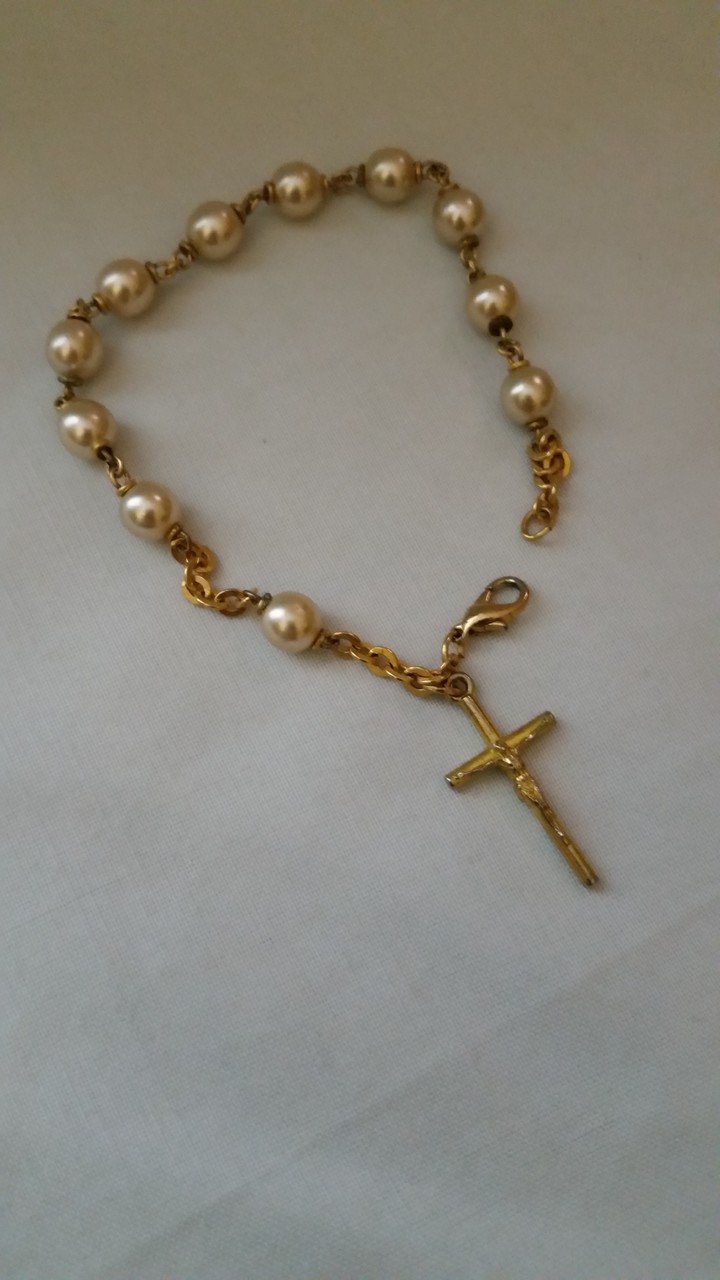 Vintage Jewelry Ladies Bracelet with Crucifix Charm