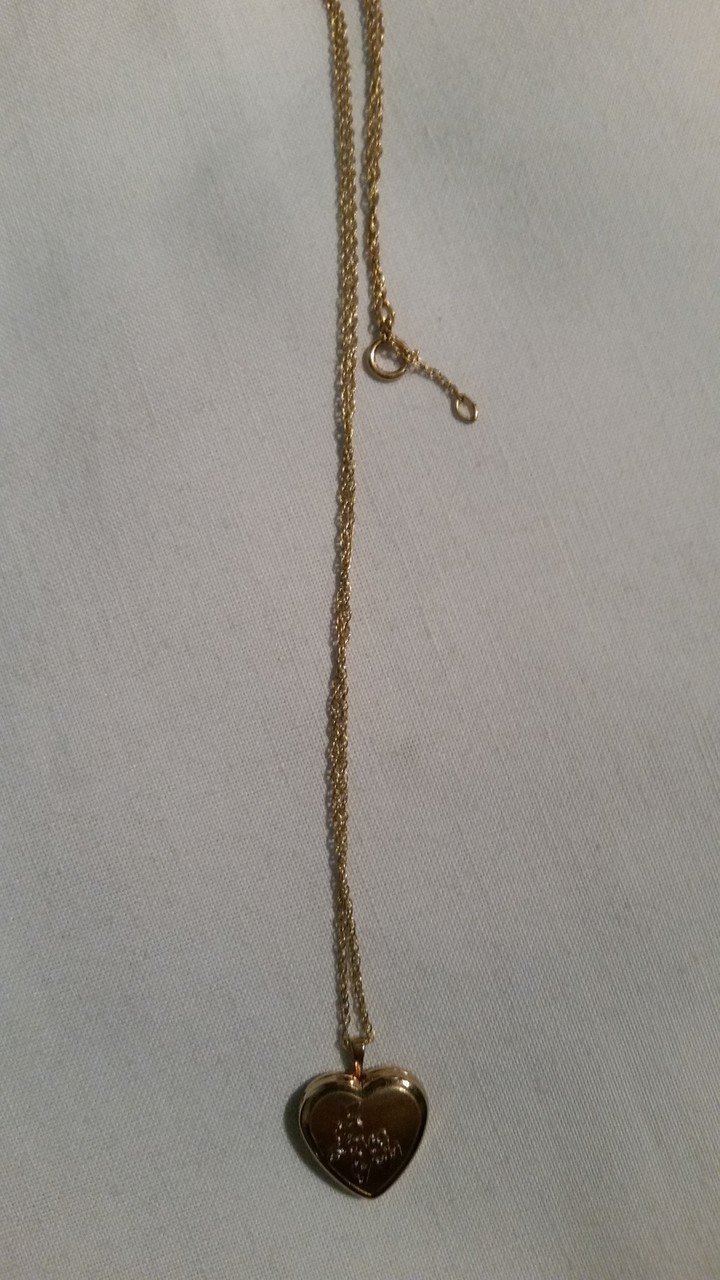Vintage Gold Like Chain with hearth pendant which opens