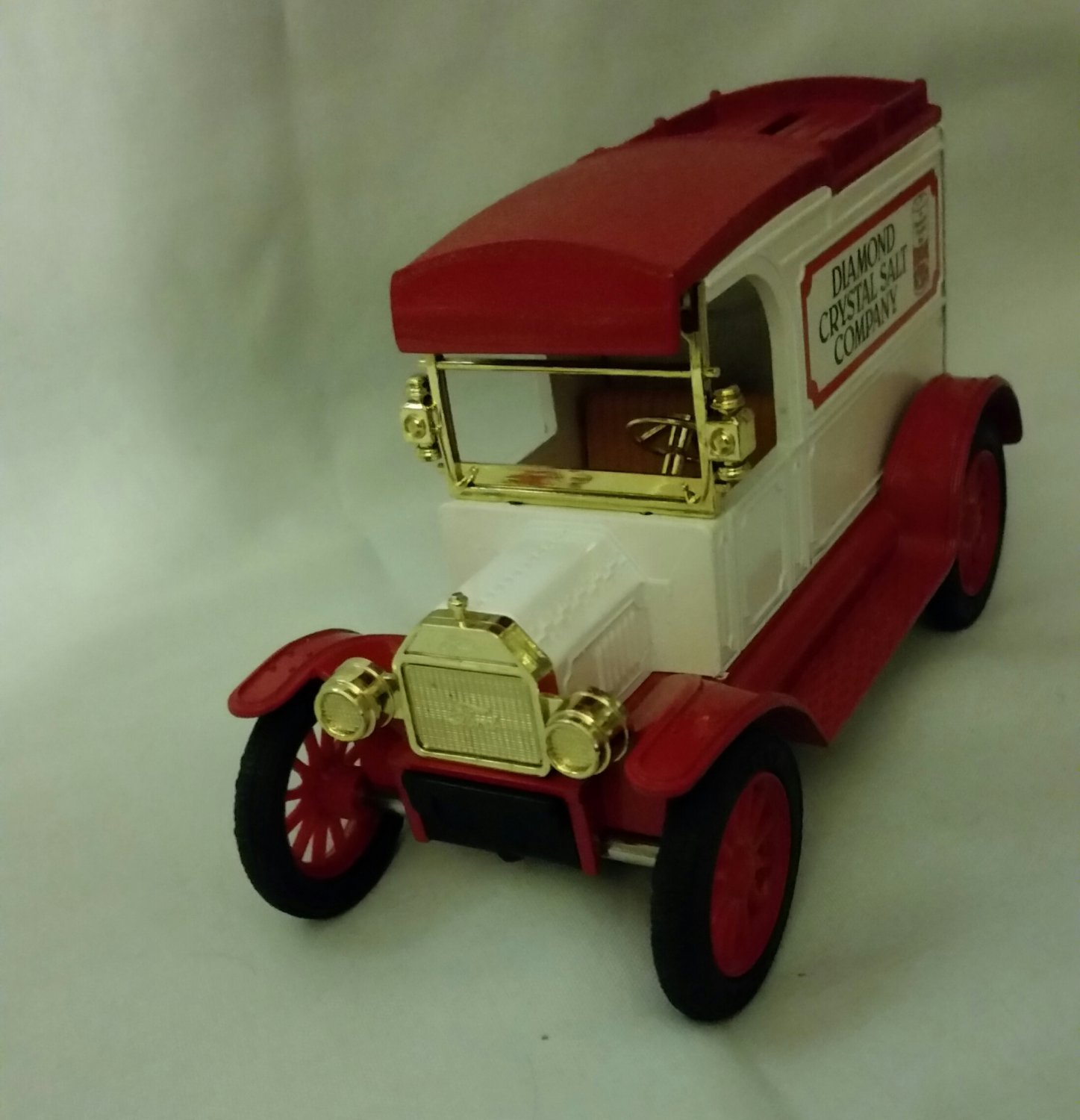 Ertl Replica Ford 1913 Model T Van Bank Diamond Crystal Salt Company