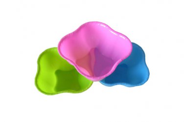 Scalloped plastic bowls, assorted bright colors
