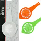 Citrus juicer with strainer