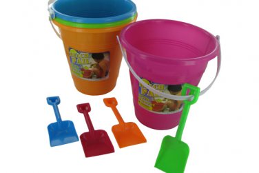 Beach pail with shovel