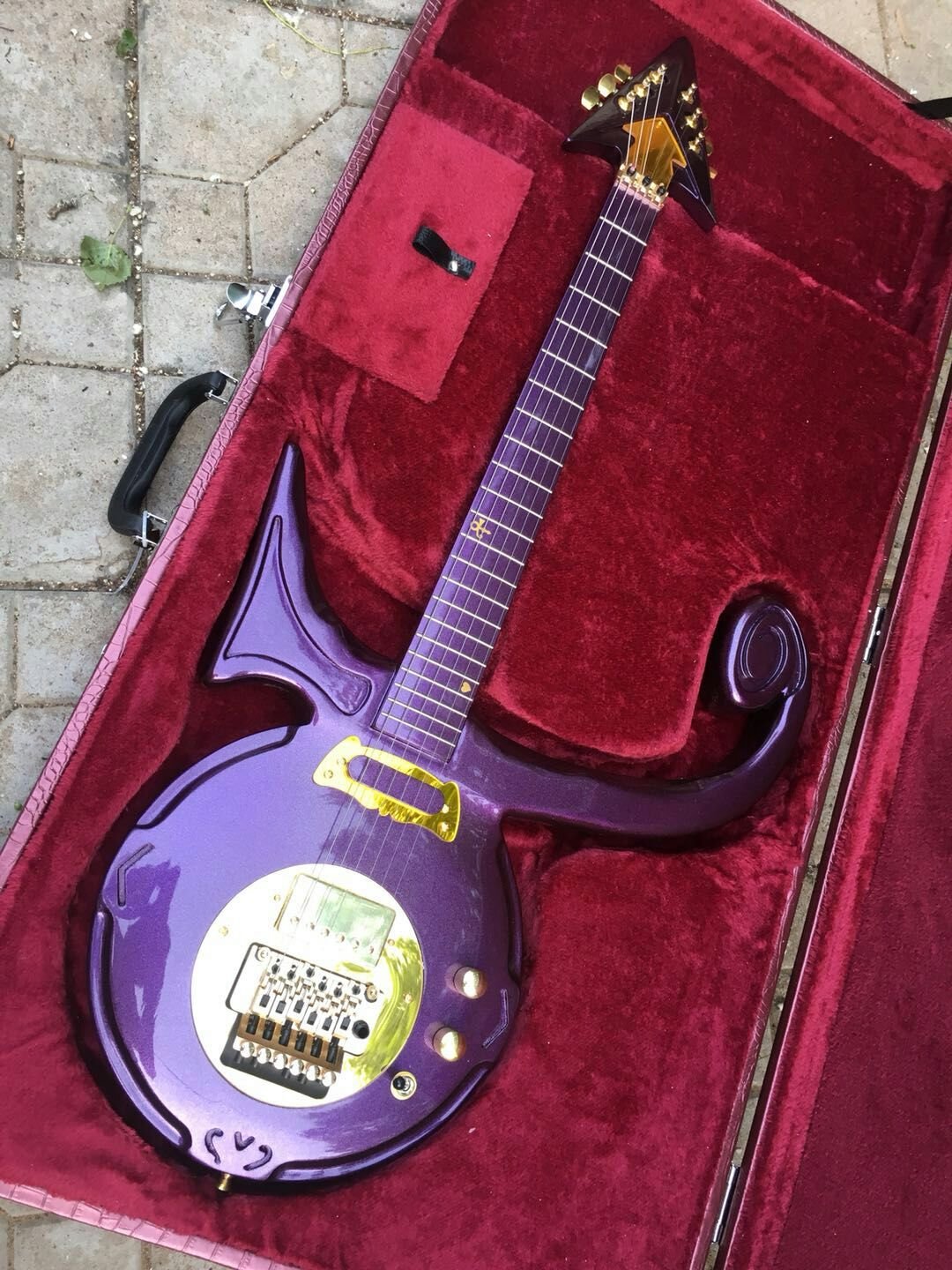 Symbol Guitar Replica Love Signature Purple Gold Color