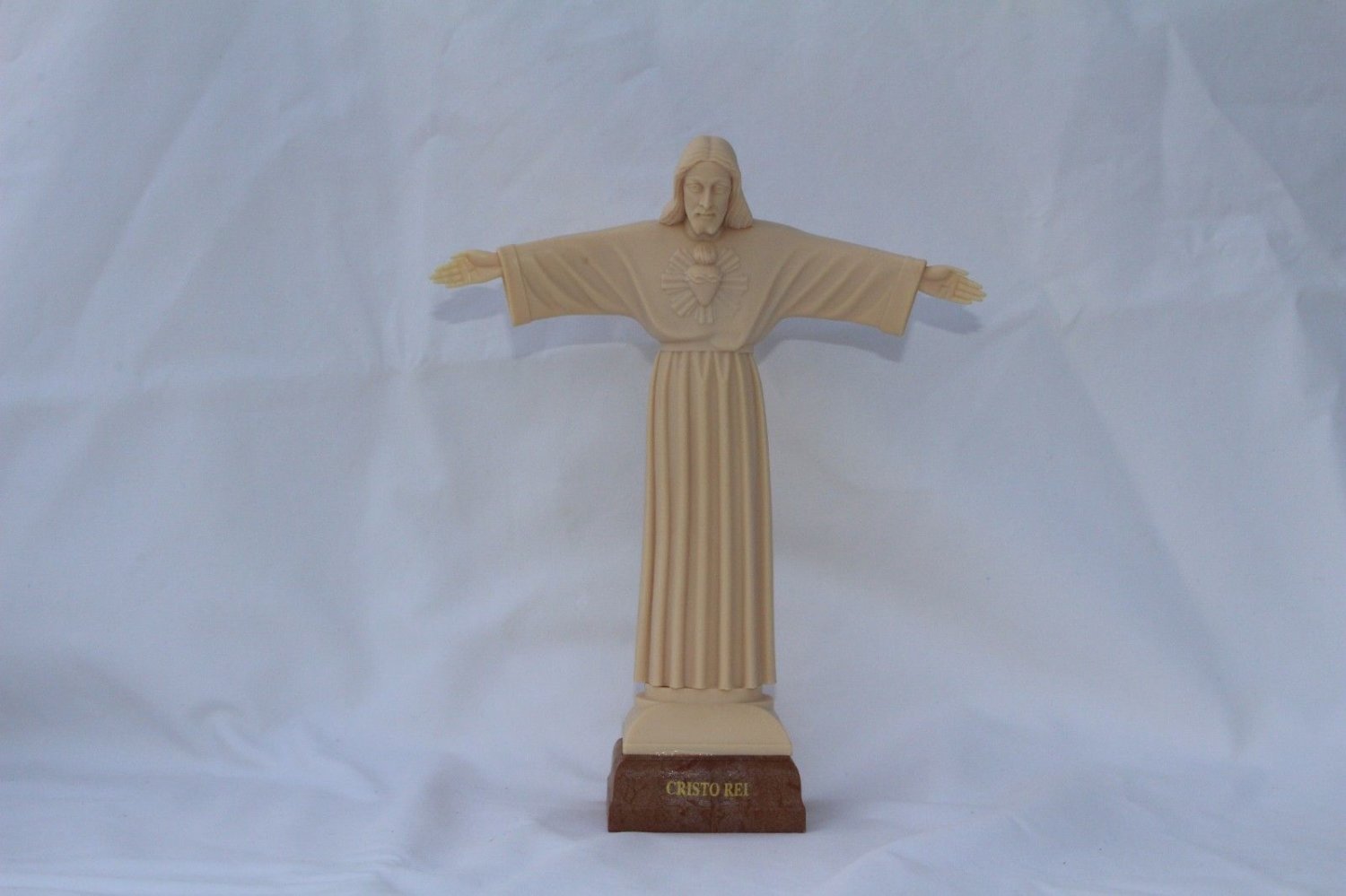 christ king religious statue in polyester - 20cms