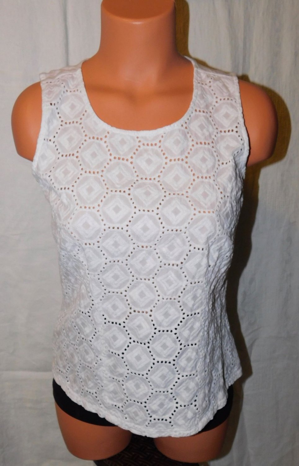 Van-Heusen Studio Women's White Embroidered Sleeveless Top Size: S/P