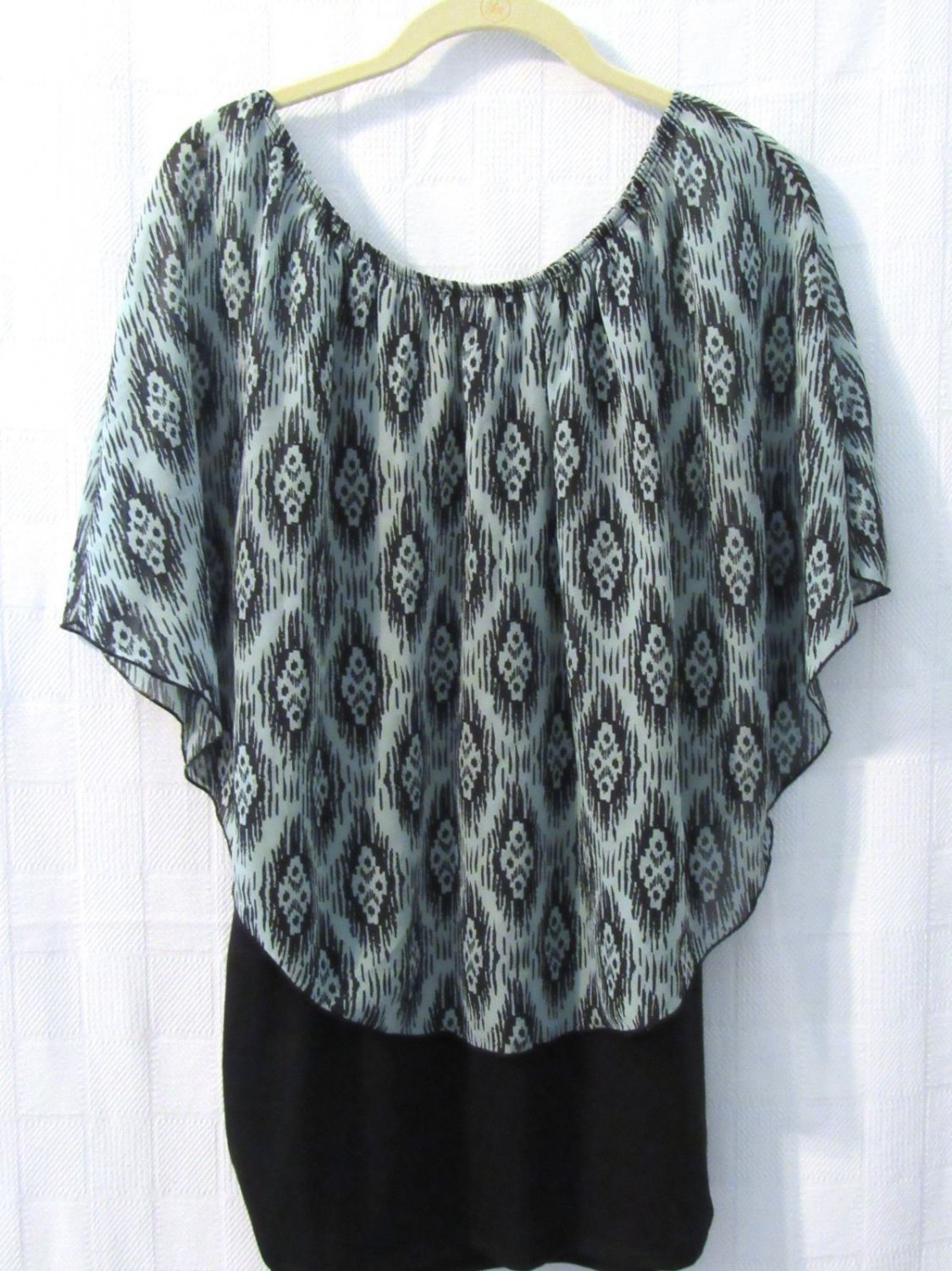 Cupcake Cape Maternity Top with Chiffon Cape Overlay Multi-Color Sleeveless - L