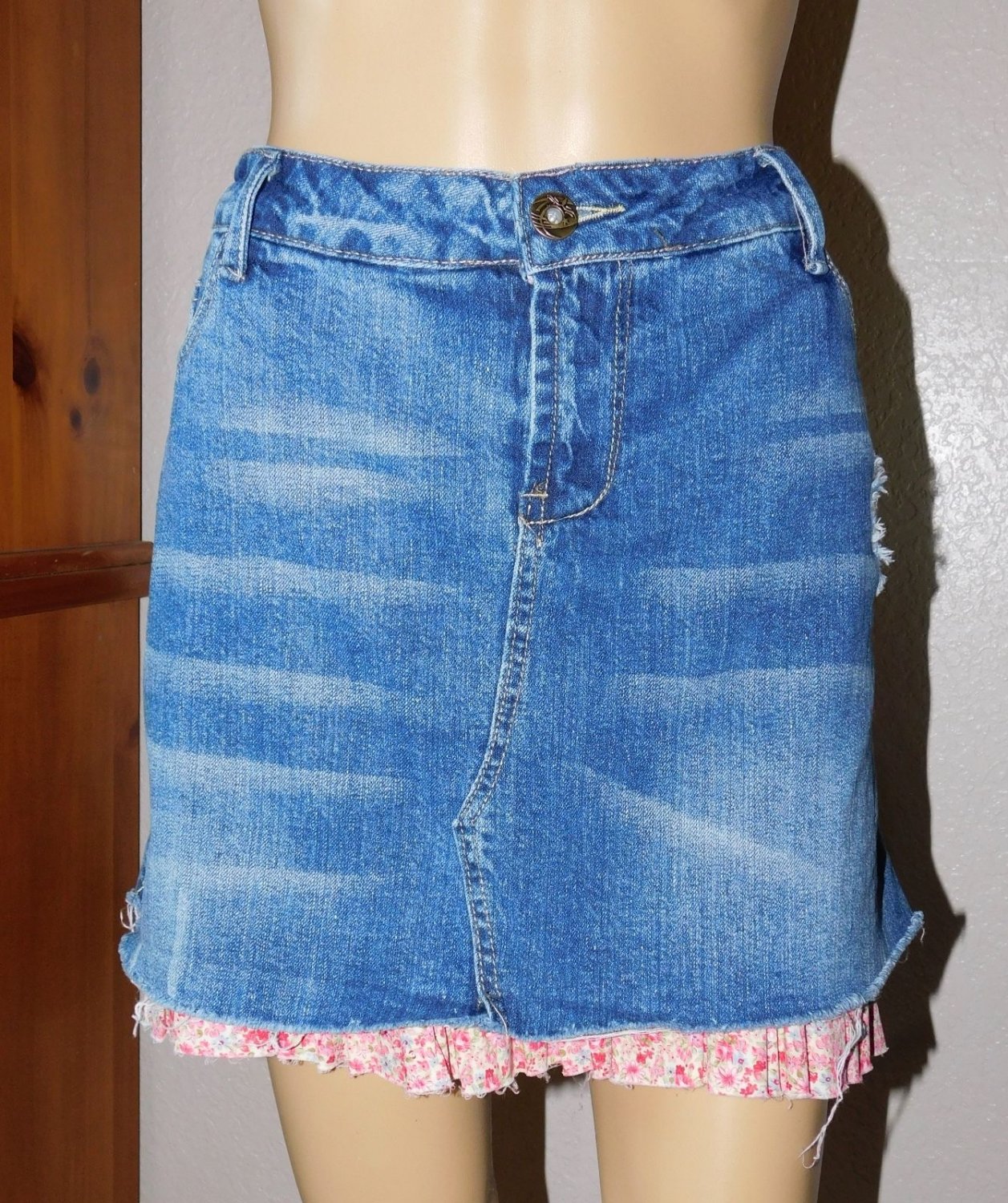 Loop 18 Distressed Denim with Floral Ruffle Hem Mini Skirt Size: 17