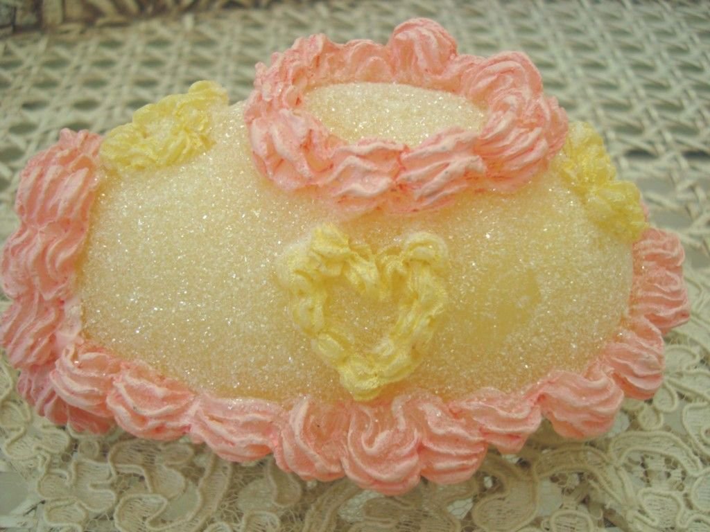 BOYD'S LARGE EASTER SUGAR EGG WITH PINK ICING BUNNY BEAR INSIDE **SO CUTE** NEW