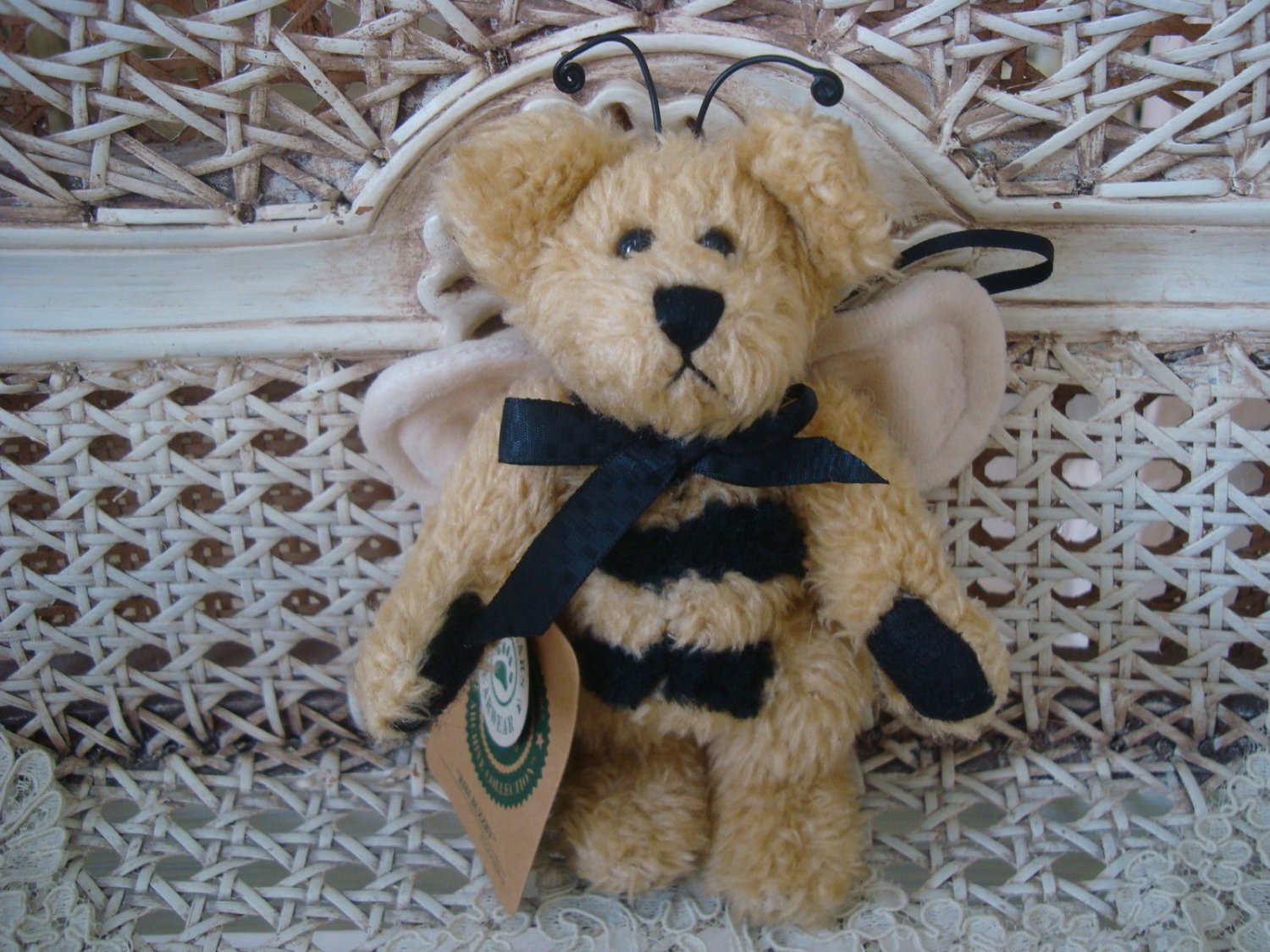 BOYDS BIBI BUZZBY 5" RETIRED ANGEL BEE BEAR ORNAMENT ***NEW STORE STOCK***