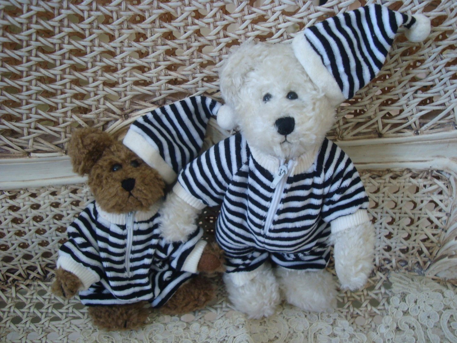 BLACK & WHITE STRIPED PAJAMAS & HAT OUTFIT FOR BOYD'S BEARS ****SO CUTE****