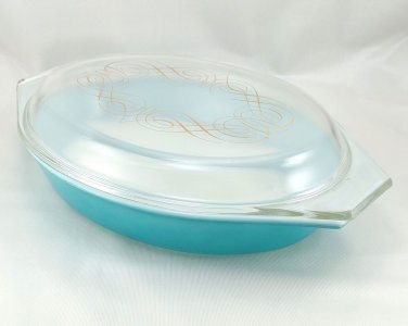 Pyrex Turquoise Oval Princess 1&Acirc;&frac12; qt Casserole Dish Gold Color Scroll 945C Lid