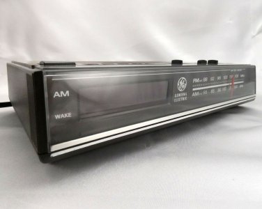GE General Electric 7-4624B Red LED AM/FM Digital Clock Radio Vintage 1987