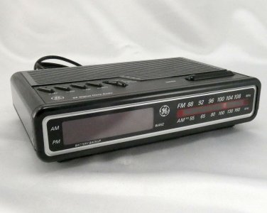 GE General Electric 7-4612BKB Red LED AM/FM Digital Clock Radio Vintage 1993