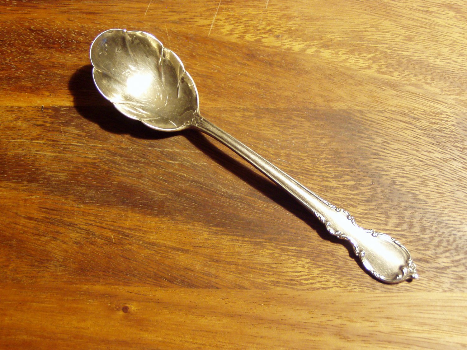 Vintage 1847 Rogers Bros Reflection Silverplate Shell Sugar Spoon