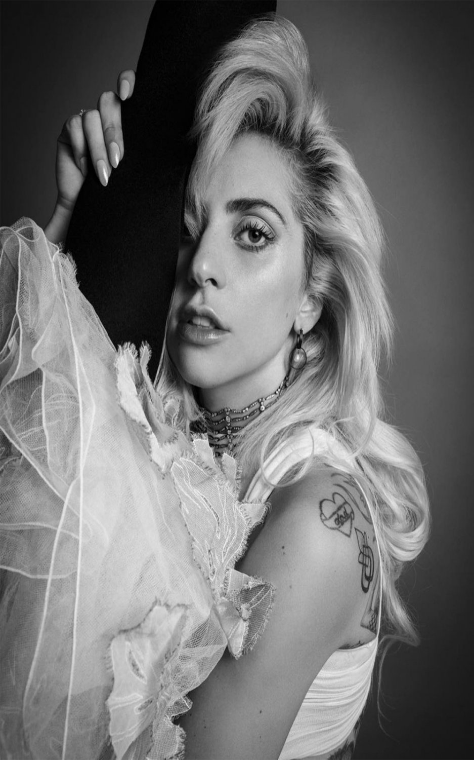Lady Gaga 13"x19" (32cm/49cm) Canvas Print