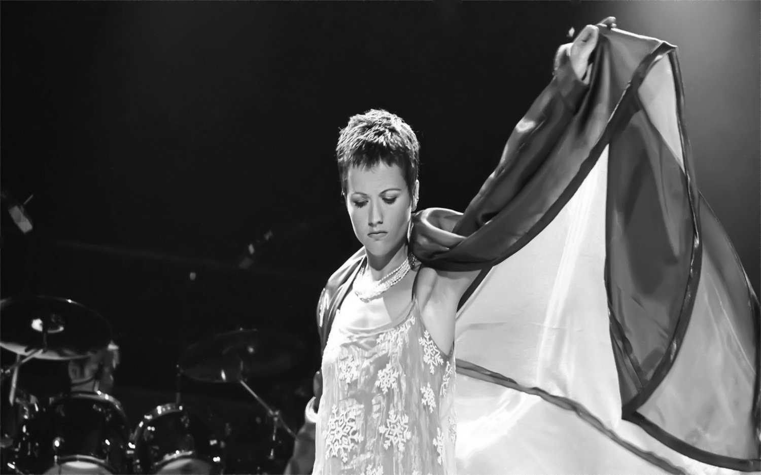 The Cranberries Dolores O'Riordan 13"x19" (32cm/49cm) Polyester Fabric Poster
