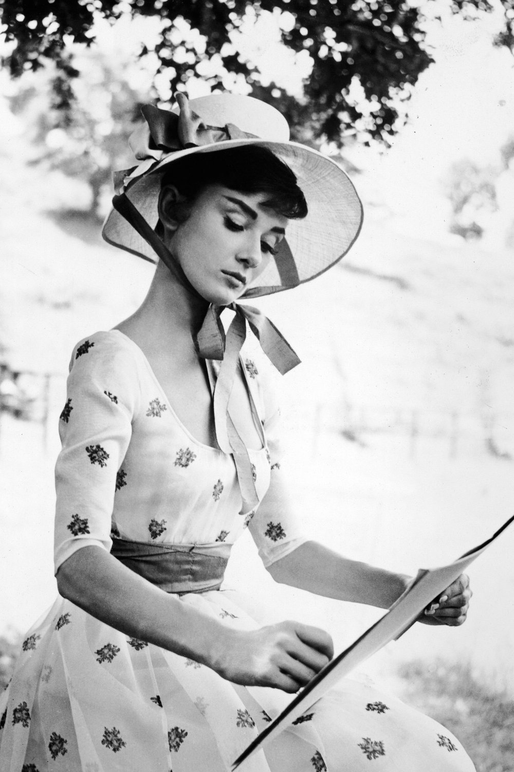 Audrey Hepburn  13"x19" (32cm/49cm) Polyester Fabric Poster