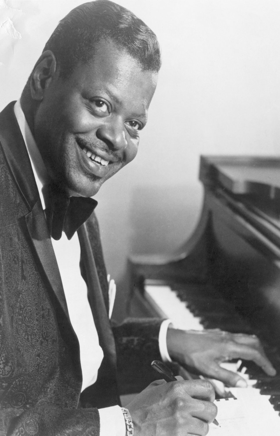 Oscar Peterson    13"x19" (32cm/49cm) Polyester Fabric Poster