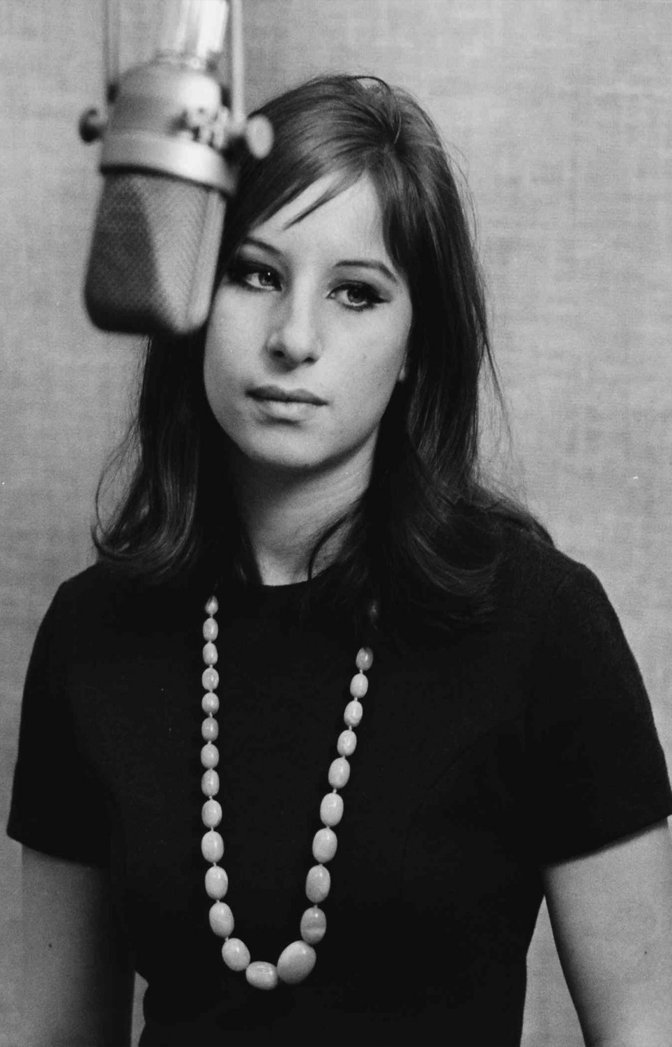 Barbra Streisand 18"x28" (45cm/70cm) Canvas Print