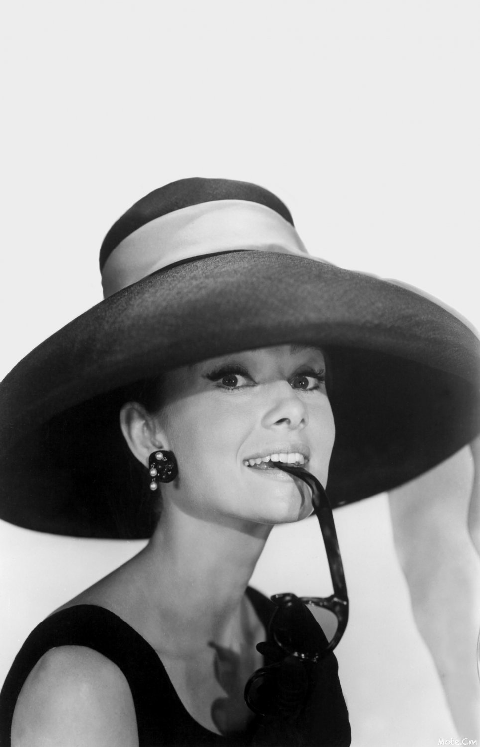 Audrey Hepburn 18"x28" (45cm/70cm) Canvas Print