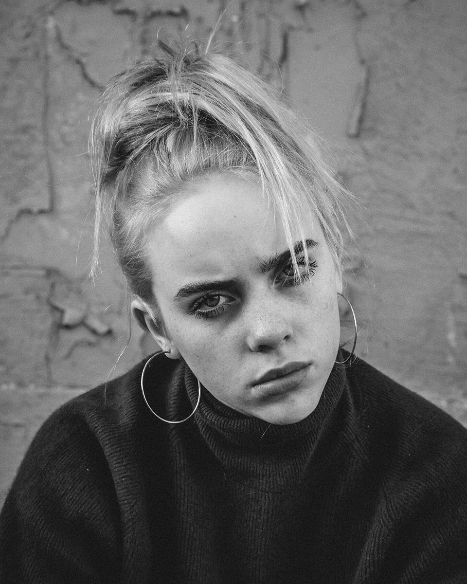 Billie Eilish 18"x28" (45cm/70cm) Poster