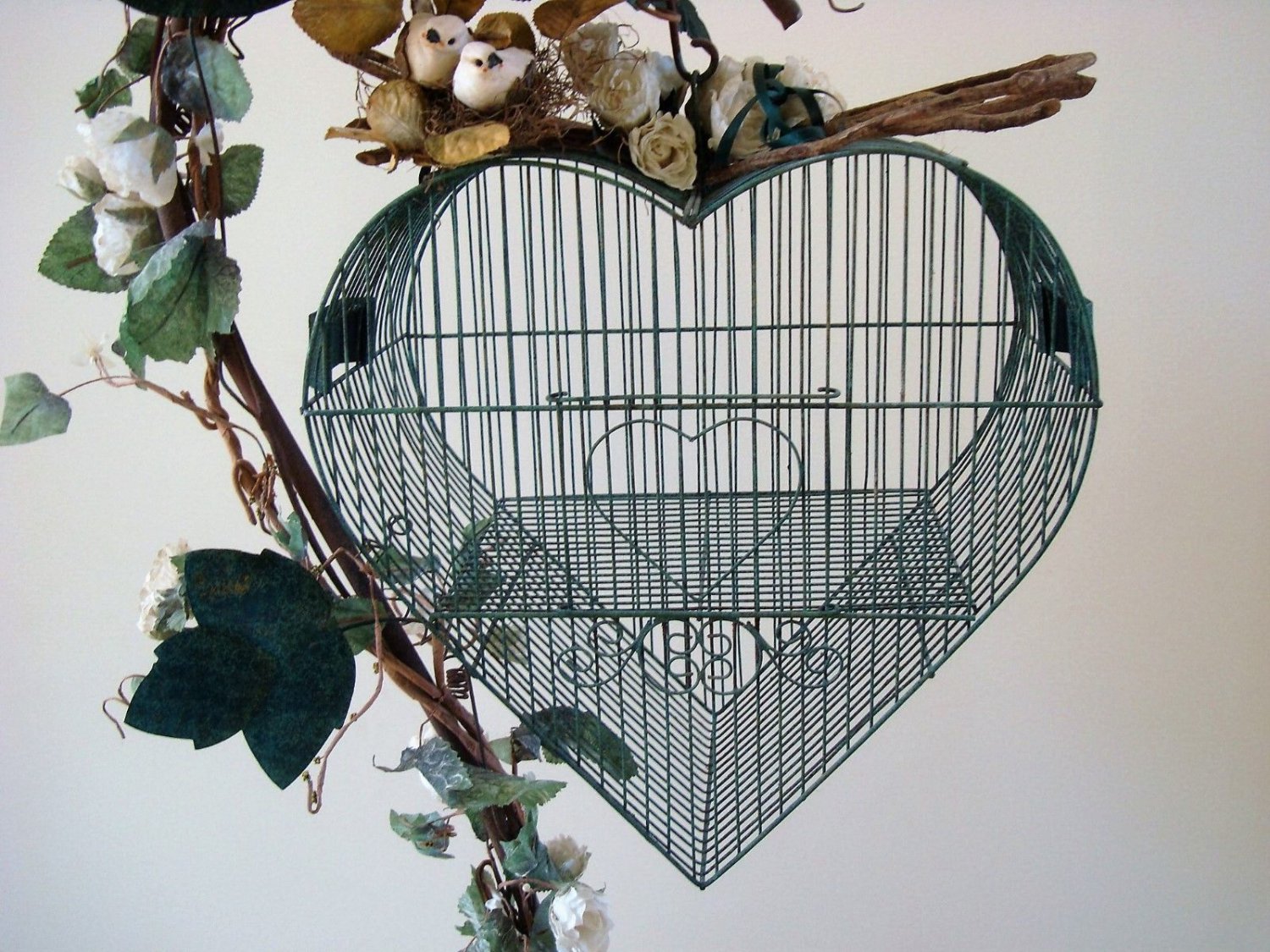 BEAUTIFUL VINTAGE DECORATIVE HEART BIRD CAGE WITH FLOWERS ON STAND **SO