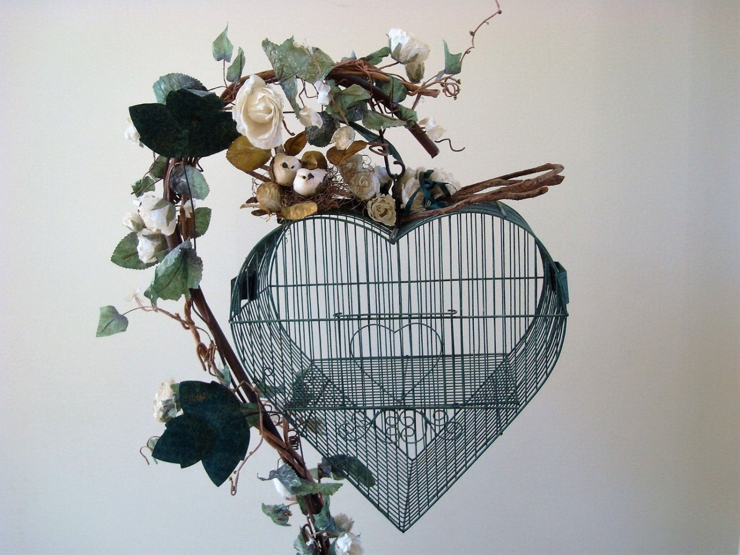 BEAUTIFUL VINTAGE DECORATIVE HEART BIRD CAGE WITH FLOWERS ON STAND **SO PRETTY**