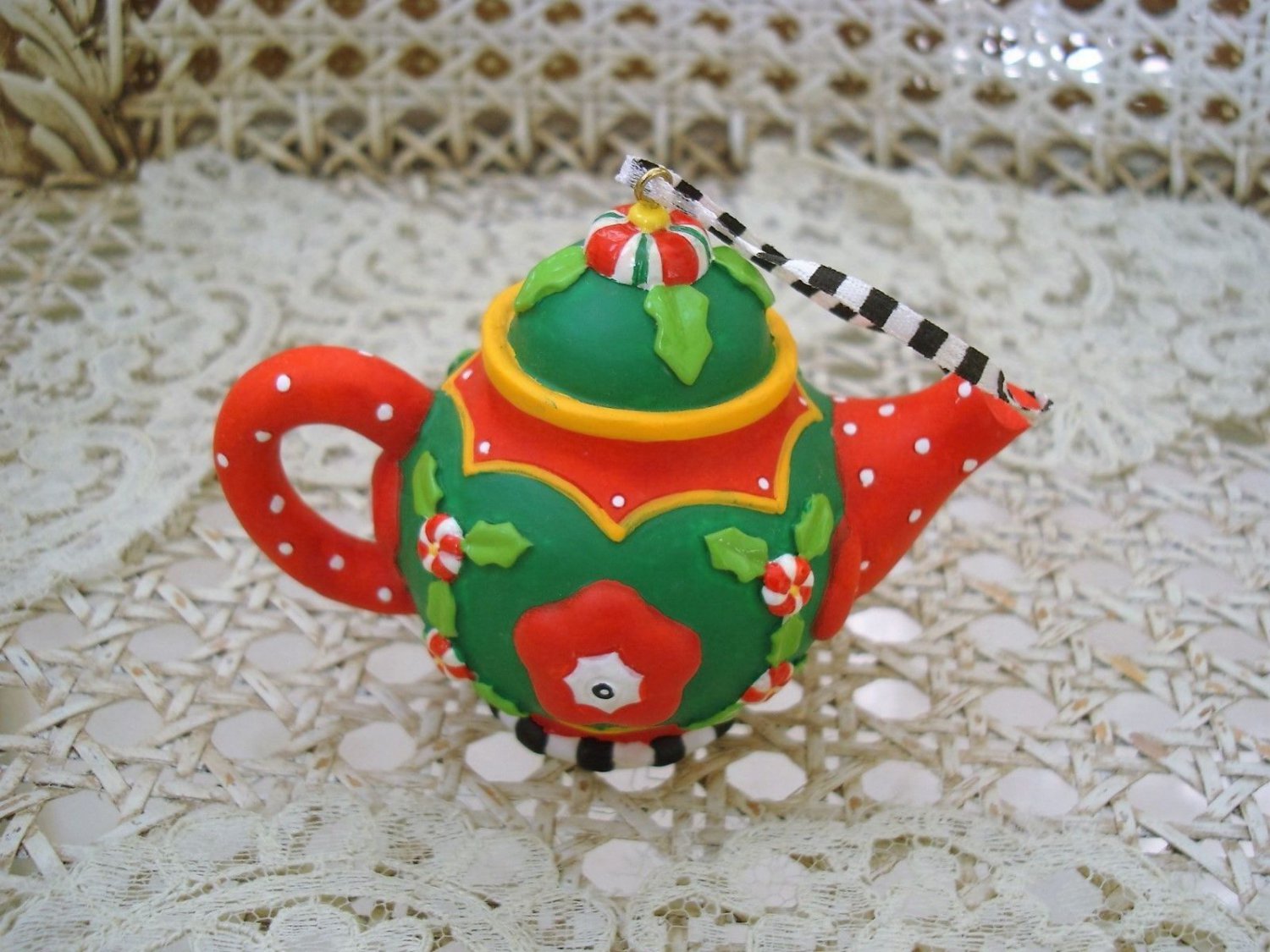 MARY ENGELBREIT SET OF 4 WHIMSICAL TEAPOT CHRISTMAS ORNAMENTS **SO CUTE
