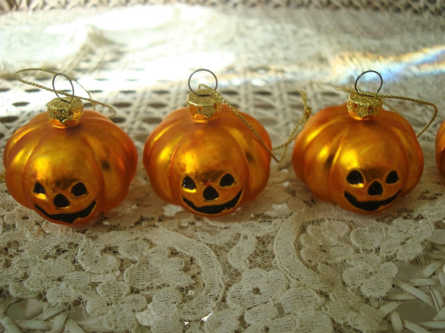 5 MINI PUMPKIN BLOWN GLASS HALLOWEEN ORNAMENTS ***SO CUTE***