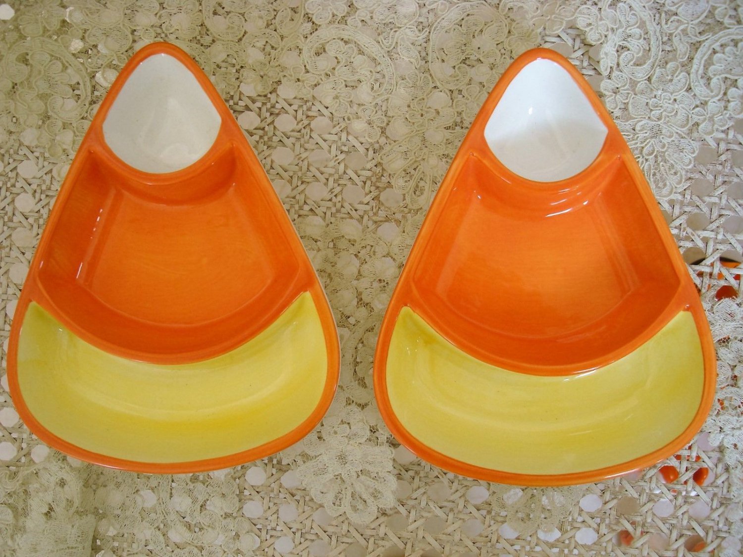 2 HALLMARK CANDY CORN HALLOWEEN CANDY DISHES RETIRED ***SO CUTE****