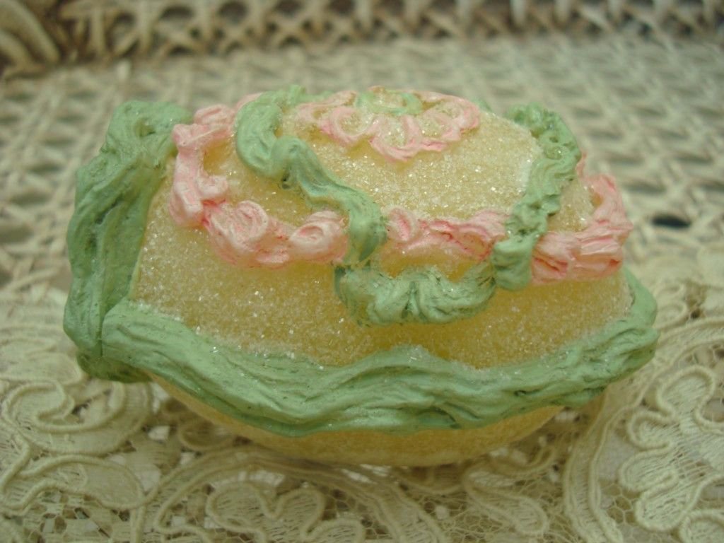 FAUX EASTER SMALL PINK & GREEN PANORAMA SUGAR EGG DECORATION WITH BUNNY INSIDE *NEW*